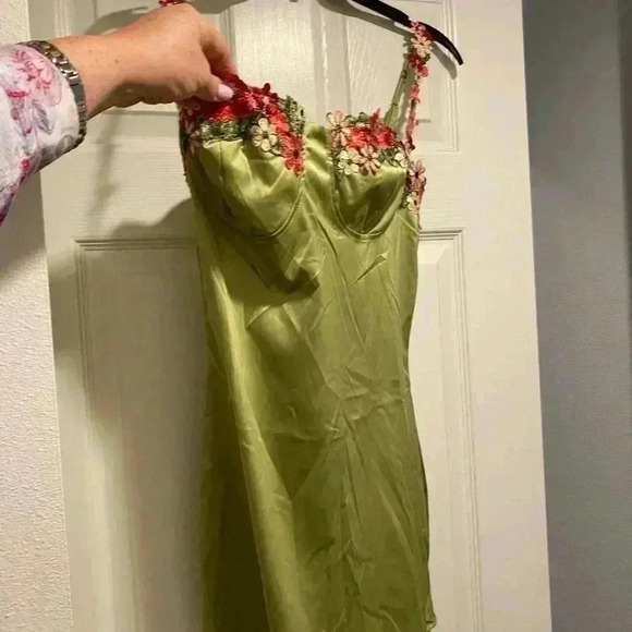 Women's Slip Mini Dress Embroidered Daisy Lime Green Pink large - Picture 16 of 16